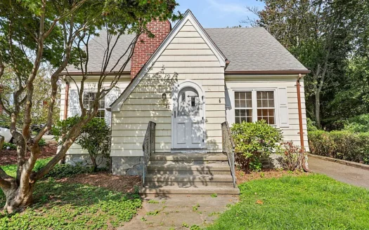 Pet-Friendly 2 Bed, 1 Bath for Rent in Bridgeport