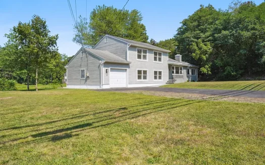 Charming 5-Bed, 2-Bath Apartment for Rent in Prime Norwalk Location!