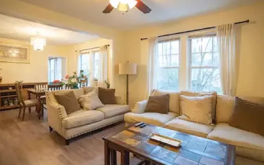 Charming 3-Bed, 1-Bath Apartment for Rent in Stamford – Prime Location!