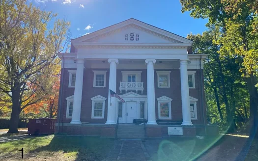 Rent this Lovely 2 Bed, 1.5 Bath Ranch Apartment In Rochester, NY