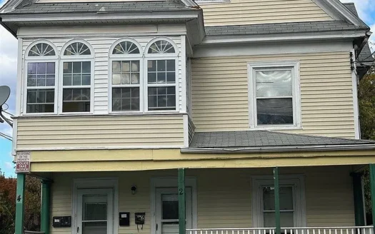 Spacious 3-Bedroom, 1-Bath Apartment Available Now in Hartford!