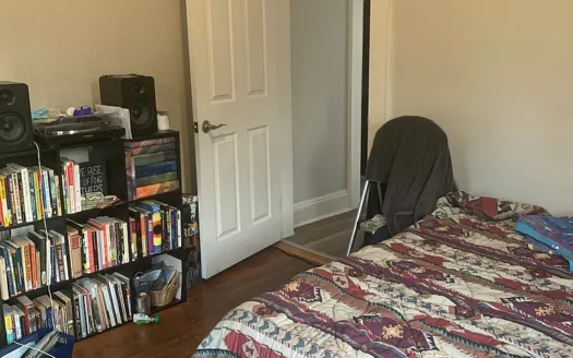 Bright and Airy 3 Bed, 1 Bath Apartment in Desirable Bridgeport Area