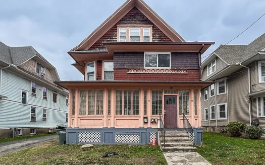 Bright and Airy 3 Bed, 1.5 Bath Apartment in Desirable Bridgeport Area