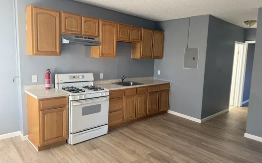 Sunny & Spacious 3-Bed, 1-Bath Apartment for Rent in Hartford