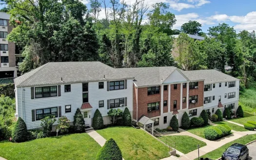 Cozy 1-Bedroom, 1-Bath Apartment for Rent in Yonkers