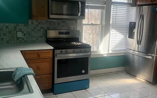 Stylish 3-Bed, 1-Bath Apartment with Great Amenities in New Haven