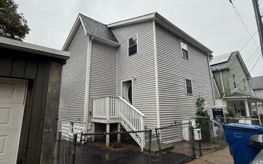Beautiful 3-Bed, 2-Bath Apartment for Rent in Waterbury – Don’t Miss Out!