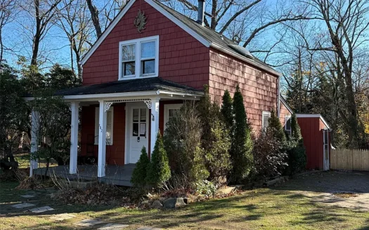 Affordable 2BR/1.5BA Apartment in the Heart of Huntington