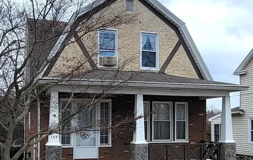 Charming 3-Bedroom Apartment in the Heart of Waterbury