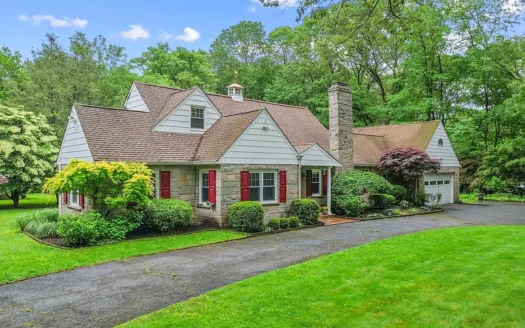 Move-In Ready 2-Bed, 1-Bath Apartment in Norwalk – Great Location!