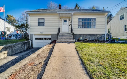 Fantastic 3-Bed, 2-Bath Apartment with Easy Access to Hartford’s Best Spots