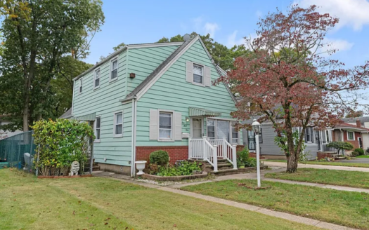 4 Beds 2 Baths House Rent In Hempstead.