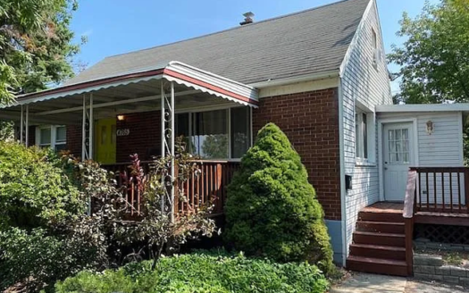 Perfect Buffalo Rental: Bright 2 Bedroom, 1 Bath House.