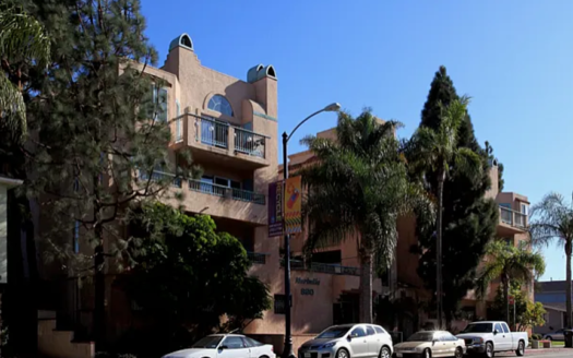 Bright 2BR/2BA Apartment in Prime Long Beach Location