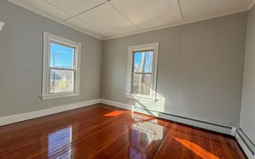 Spacious 3-Bed, 1-Bath Unit for Rent in Convenient Waterbury Location