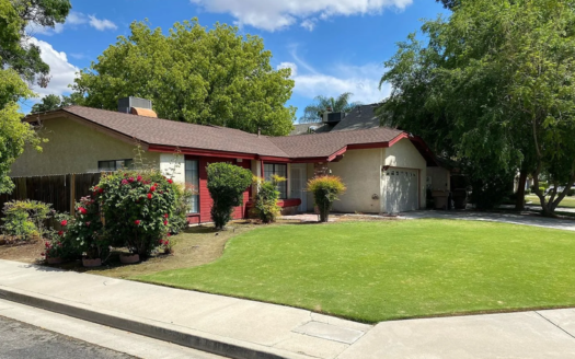 Cozy & Affordable 3 Bedroom Apartment – Heart of Bakersfield!