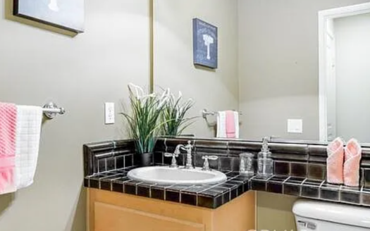 Modern 2-Bed, 2.5-Bath Apartment for Rent in Desirable Irvine Area