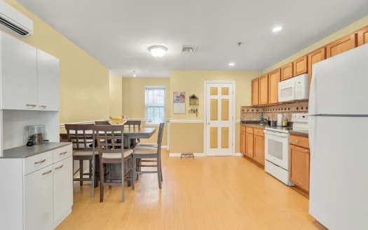 Cozy 3-Bedroom Apartment with Modern Amenities – Available in Danbury!