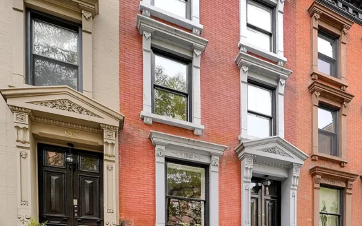 Stylish & Secluded: Designer 1BR Townhouse in NYC.