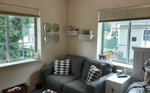 Perfect for One: Spacious 1 Bedroom, 1 Bath Apartment in Huntington