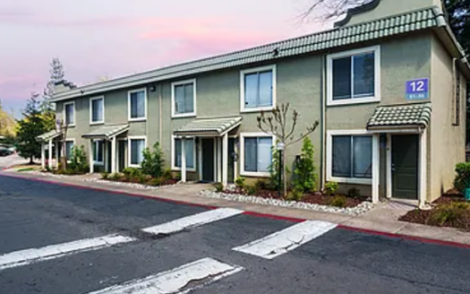Stylish 2-Bedroom Unit with Parking – Sacramento Living!