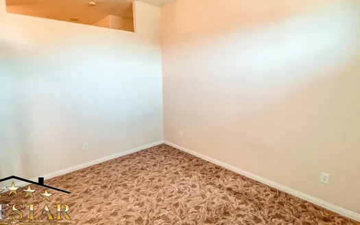 Charming 2 Bedroom, 1 Bath Apartment – Move-In Ready!