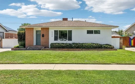 Spacious 3BR/2BA Apartment – Great Long Beach Neighborhood