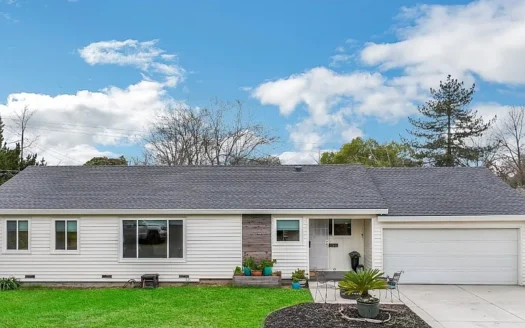 Charming 3BR Apartment in Quiet Sacramento Neighborhood