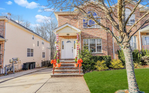 Beautiful 1,504 Sqft Home with 3 Beds and 2.5 Baths in Staten Island