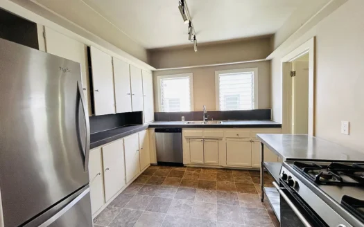 Cozy 2 bed and 1 bath Apartment for rent.